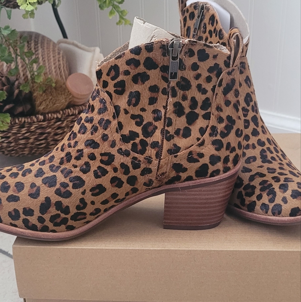 UGG booties - Picture 5 of 8